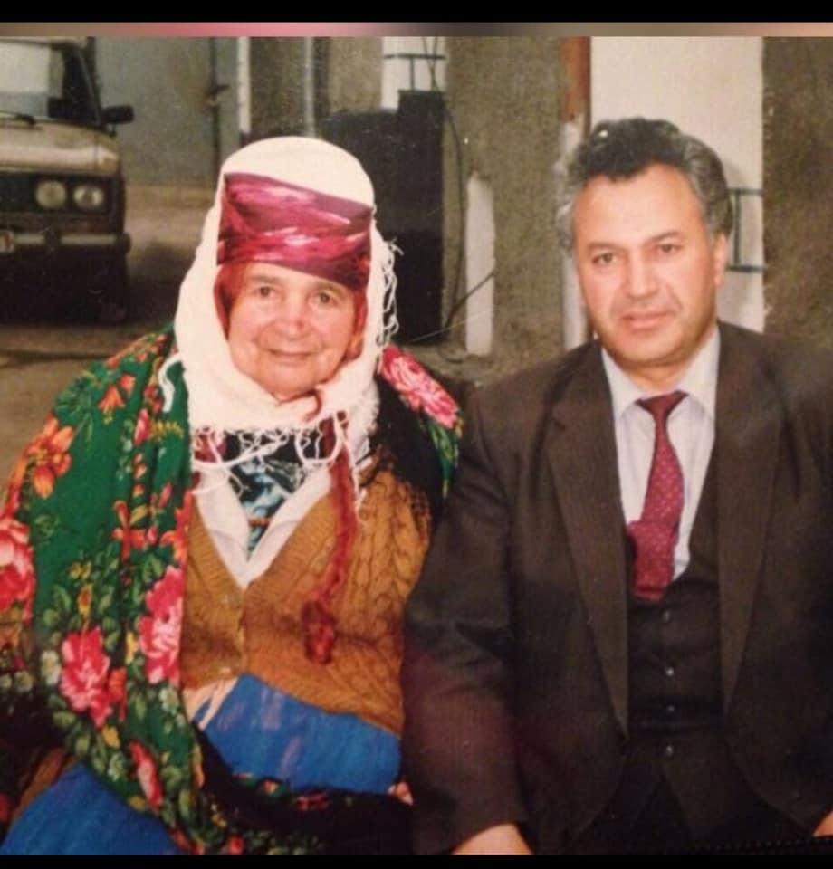 پرۆفیسۆر د. كنیاز ئیبراهیم میرۆزۆیێڤ و دایكی