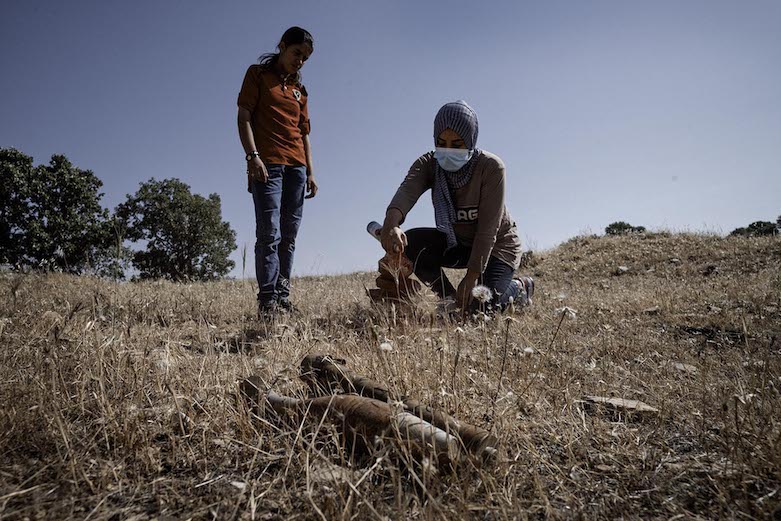 Gona Hassan and Awin outside Wilyawa village. (Photo: Sean Sutton/MAG)