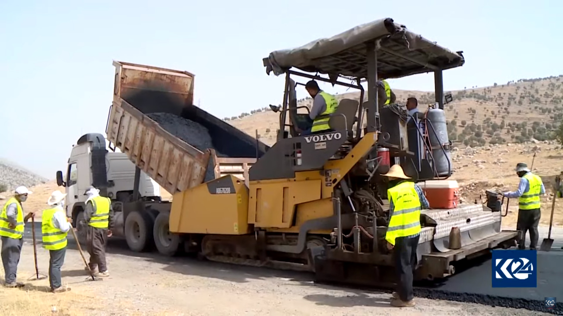 Pavement workers maintain Balisan-Khalifan main road. (Photo: K24)