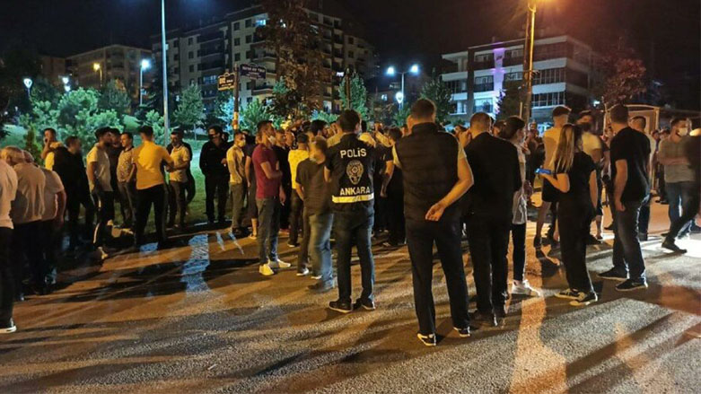 Li Enqerê êrîş li dikanên koçberên Sûrî hate kirin