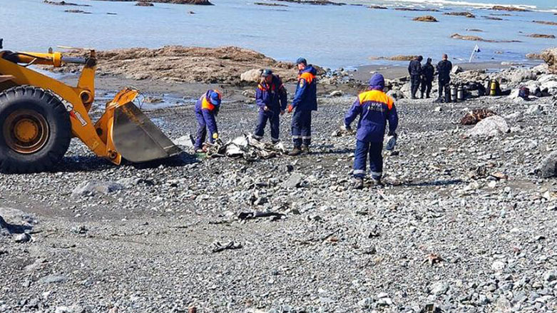 Rusya’da turistleri taşıyan helikopter göle düştü