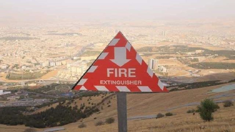 A sign marks the location of a fire extinguisher placed in an area of high risk for wildfires in the Kurdistan Region's Sulaimani. (Photo: KRG Forest and Environment Police)