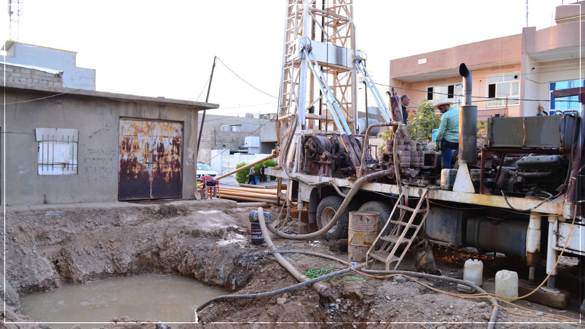 Water borehole equipment is pictured while drilling a well in Erbil's Badawa neighborhood, August 14, 2021. (Photo: Rebaz Siyan/Kurdistan 24)