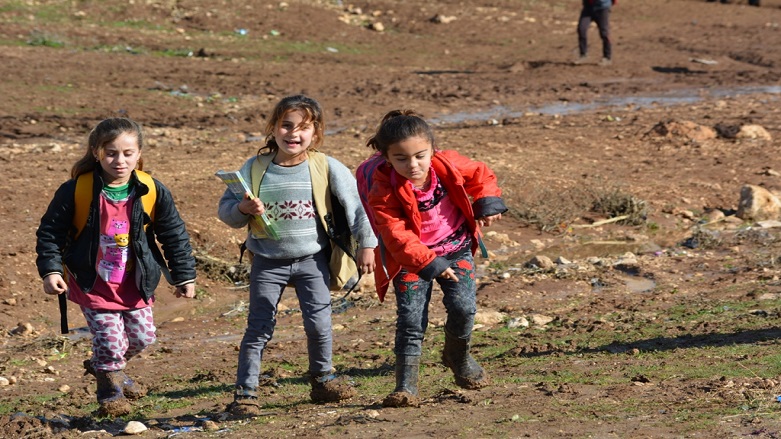 Elementary students walk to school at a displacement camp in Iraq. (Photo: Archive)