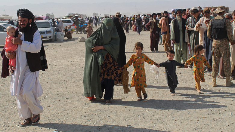 An Afghan family arrives at the Pakistan-Afghanistan border crossing point in ChamanAn Afghan family arrives at the Pakistan-Afghanistan border crossing point in Chaman to return back to Afghanistan, August 20, 2021. (Photo: AFP)