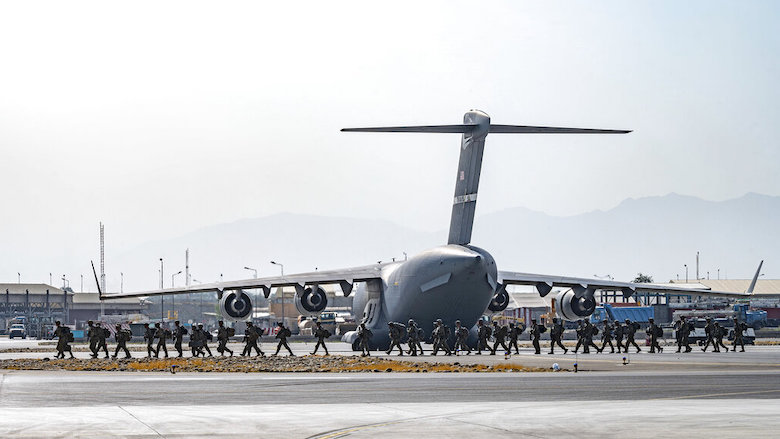 US forces assigned to the 82nd Airborne Division, arrive to provide security in support of Operation Allies Refuge at Hamid Karzai International Airport in Kabul, Afghanistan, Aug. 20, 2021. (Senior Airman Taylor Crul/US Air Force)