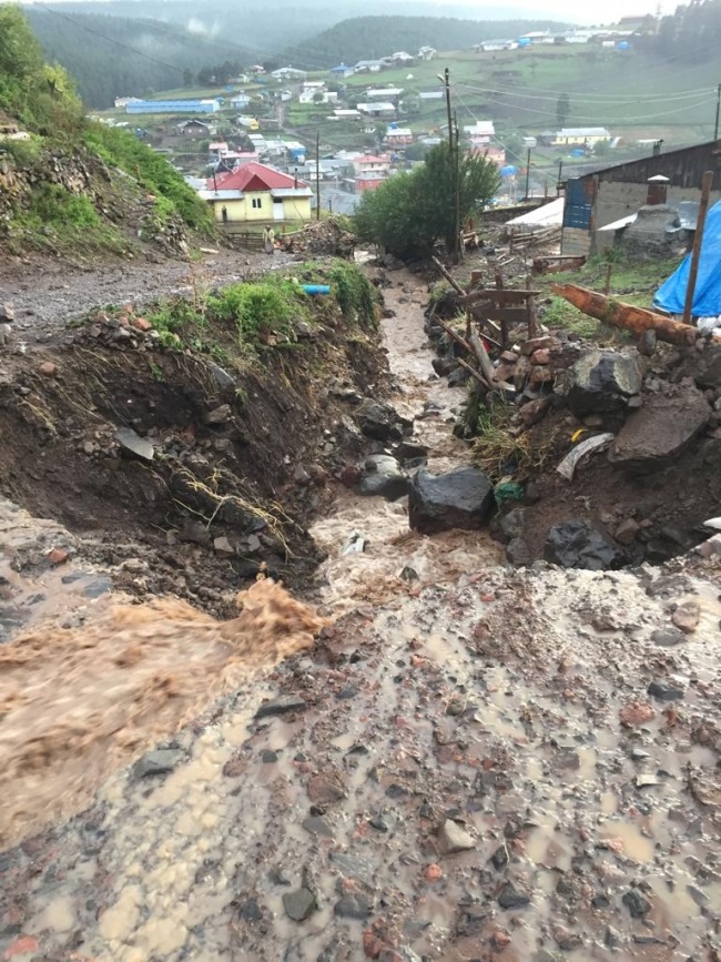 Kars'ta yağış taşkınlığa sebep oldu 