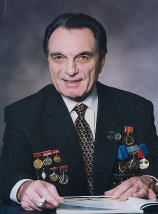 پروفسور نادر کریم نادرف