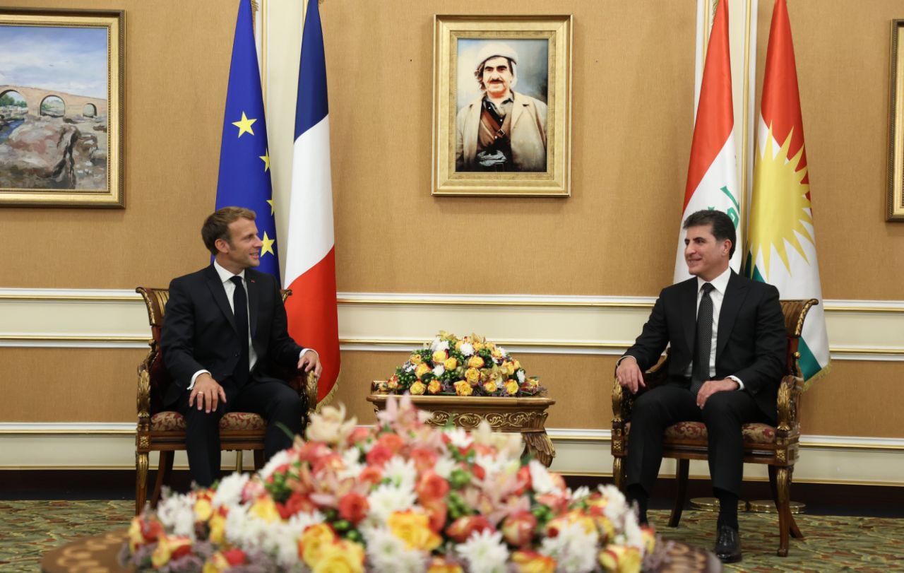 President Nechirvan Barzani (right) is pictured with French President Emmanuel Macron (left) at Erbil airport guest lounge, August 29, 2021. (Photo: Kurdistan Region Presidency)