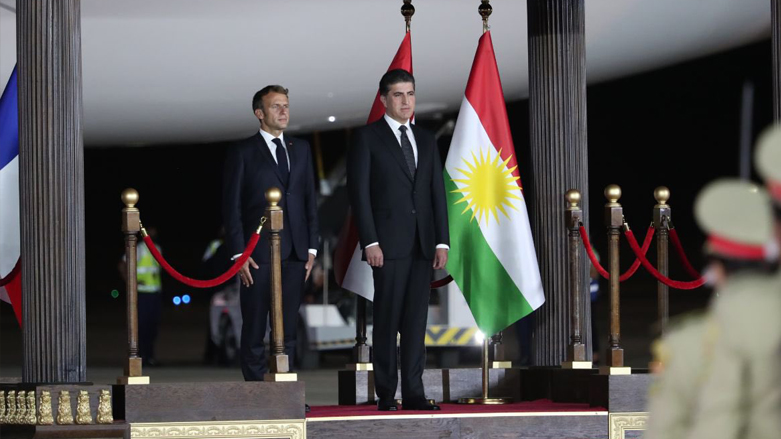 President Nechirvan Barzani (right) stands along with French President Emmanuel Macron (left) during the welcoming ceremony for the European leader in Erbil, August 29, 2021. (Photo: Kurdistan Region Presidency)