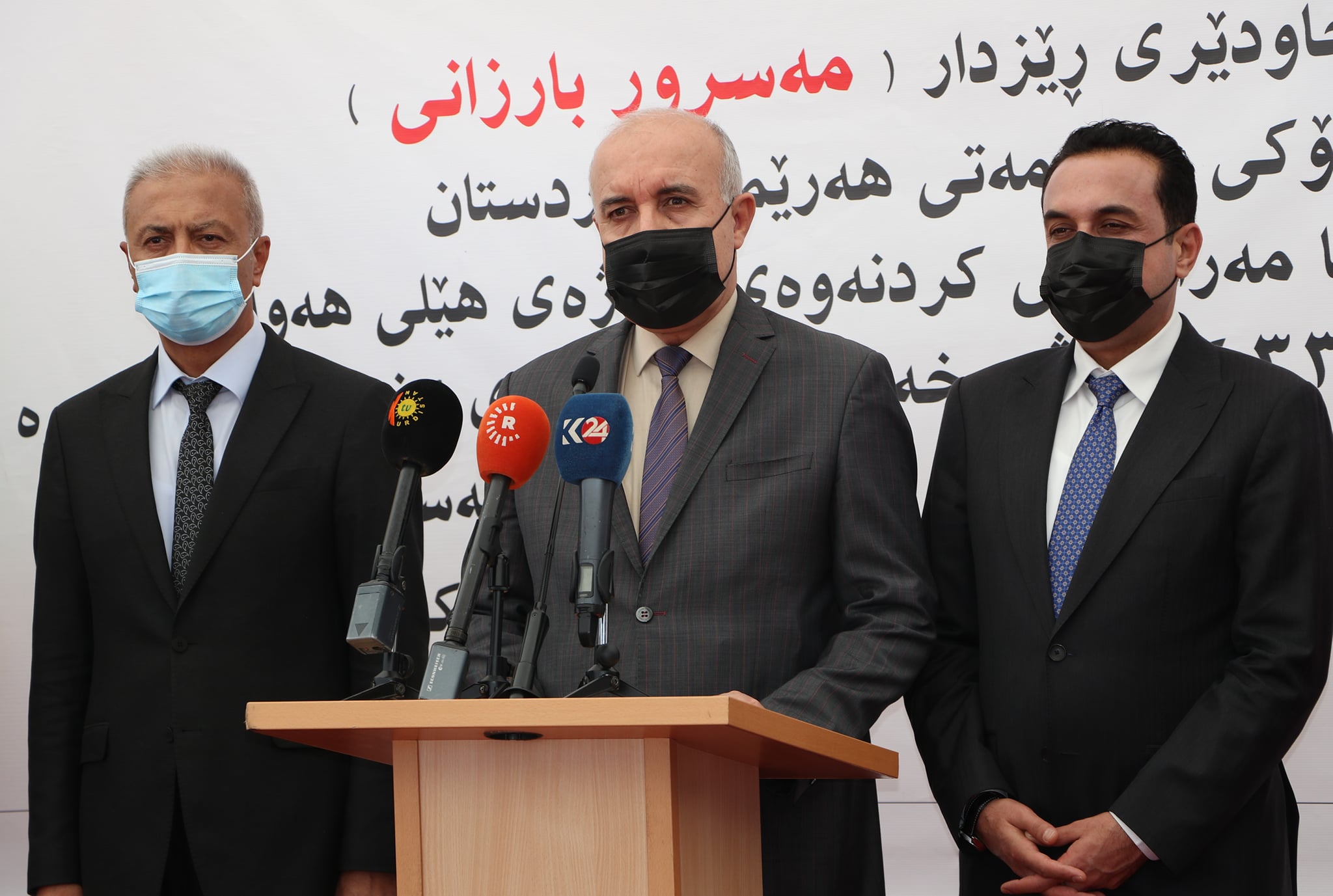 وەزیری کارەبا لەکاتی پێشکەشکردنی وتار لەگەڵ پارێزگاری هەولێر