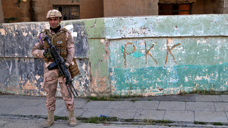 An Iraqi army solder stands guard in Sinjar. (Photo: AP)