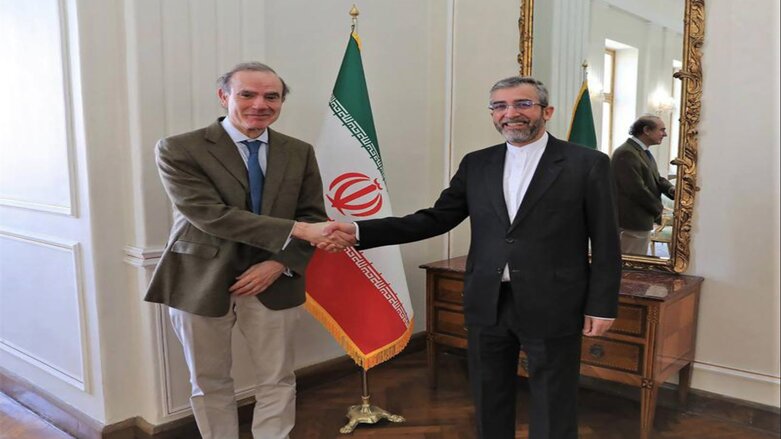 In this photo released by the Iranian Foreign Ministry, Enrique Mora, a leading European Union diplomat, left, shakes hands with Iran's top nuclear negotiator Ali Bagheri Kani in Tehran, Mar. 27, 2022 (Photo: Iranian Foreign Ministry via AP