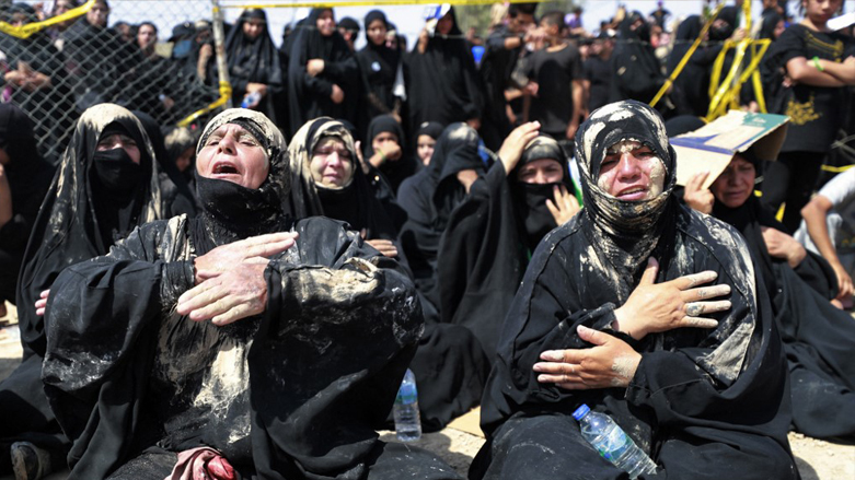 Shiite Muslim women cry as they watch worshippers re-enacting the Battle of Karbala as they mark the peak of Ashura, August 9, 2022. (Photo: Ahmad Al-Rubaye/AFP)
