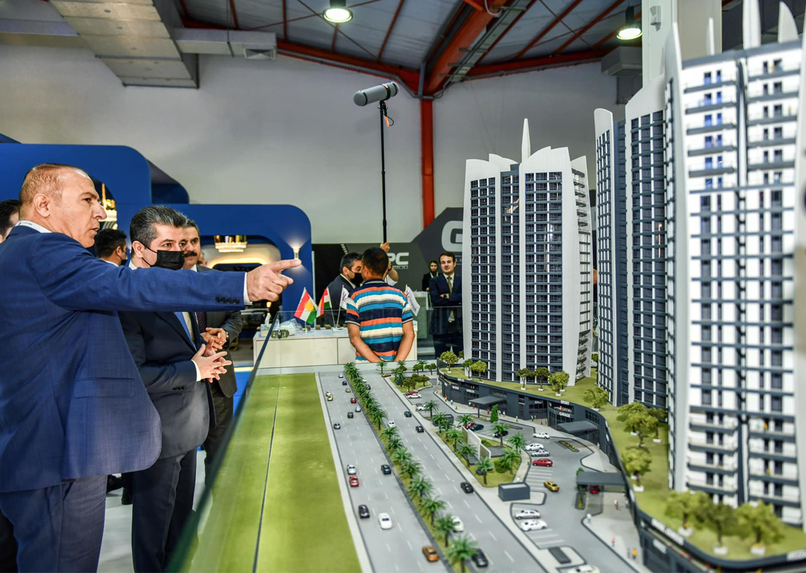 Kurdistan Region Prime Minister Masrour Barzani surveys a residential project at the third Invest Expo in Erbil, August 16, 2022. (Photo: KRG)