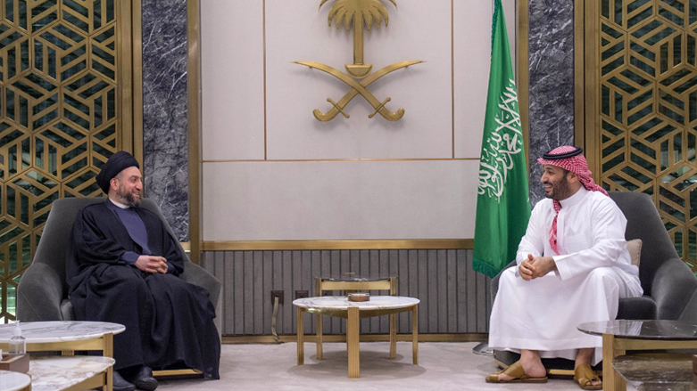 Saudi Crown Prince Mohammed bin Salman (right) during his meeting with Ammar Al-Hakim (left), Aug. 19, 2022. (Photo: Bandar Al-Jaloud/ Saudi Royal Palace/ AFP)