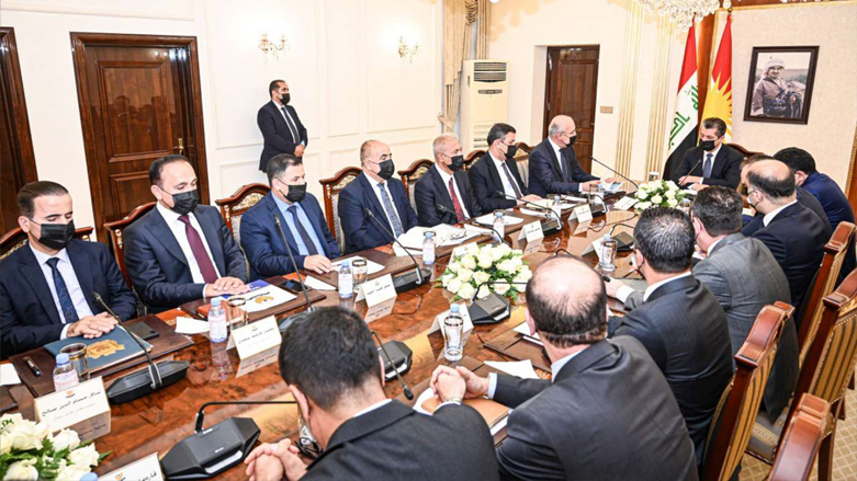 Kurdistan Region Prime Minister Masrour Barzani chairing a meeting at the ministry of electrcity, August 21m 2022. (Photo: KRG)