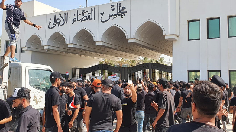Followers of the Sadrist Movement leader Muqtada al-Sadr protesting outside the Iraqi Supreme Judicial Council in Baghdad, August 23, 2022. (Photo: Kurdistan 24)