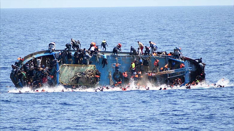 Alabora olan bir göçmen teknesi (Foto: AFP/Arşiv)