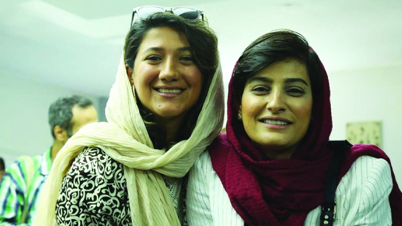 وێنەی دوو رۆژنامەنووشی دەستگیرکراو بە ناوەکانی نیلوفەر حەمدی و ئیلۆها محەمەدی لەلایەن رۆژنامەی شەرقی ئێرانیەوە بڵاوکراوەتەوە