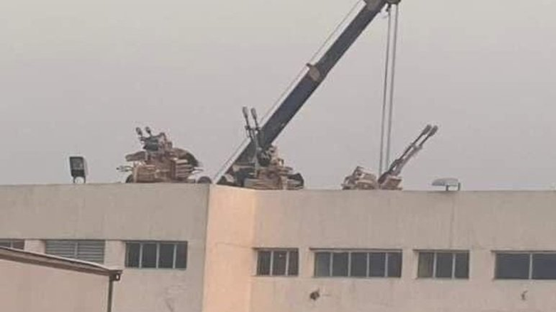 وێنەی ئەو دژە فڕۆکانەی لەسەر باڵەخانەیەکی بەغدا بینراون