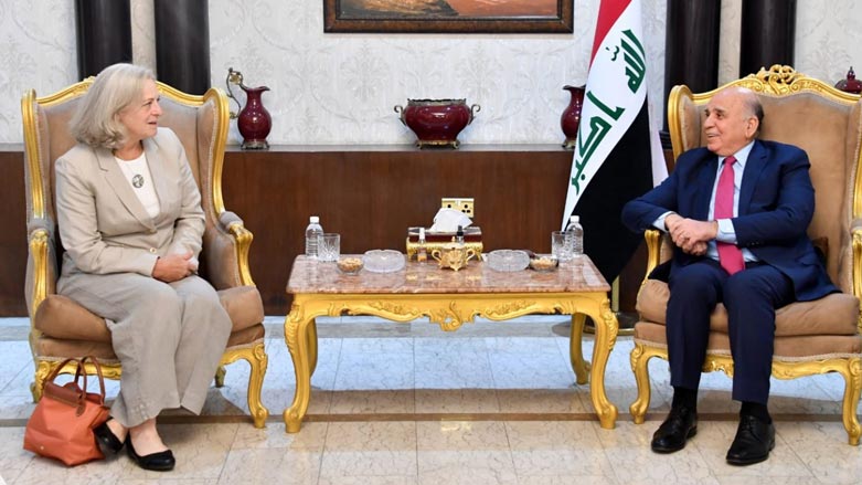 Iraqi Deputy Prime Minister and Minister of Foreign Affairs Fuad Hussein (right) during his meeting with US Ambassador to Iraq Alina L. Romanowski, Aug. 14, 2023. (Photo: INA)