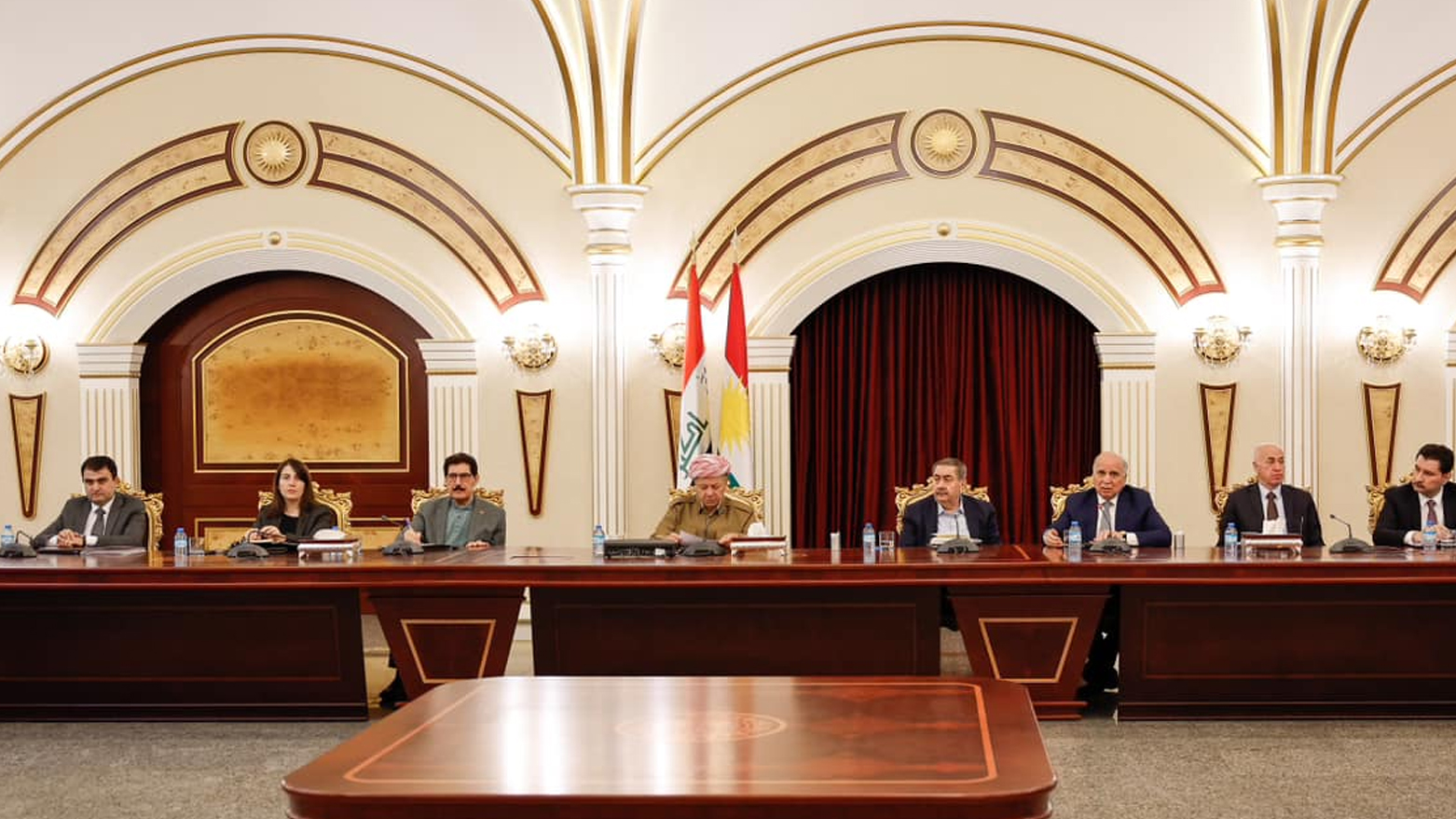 الرئيس بارزاني يجتمع بوزيري وكتلة الحزب الديمقراطي الكوردستاني في مجلس النواب العراقي