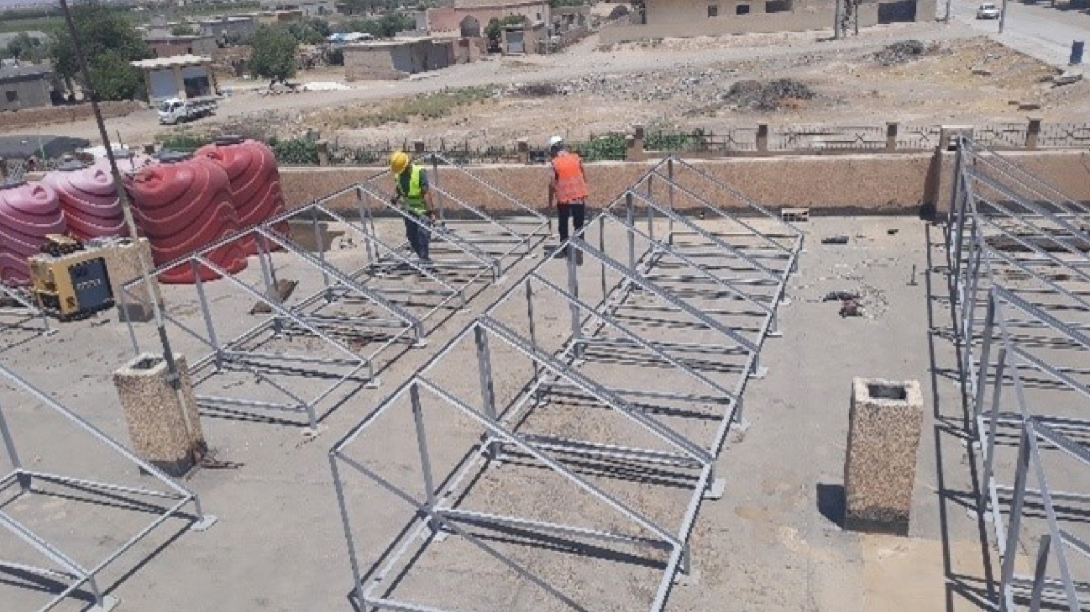 The Syria Recovery Trust Fund (SRTF) provides solar power and clean water to health centres in Raqqa and Deir-ez-Zor (Photo: SRTF)