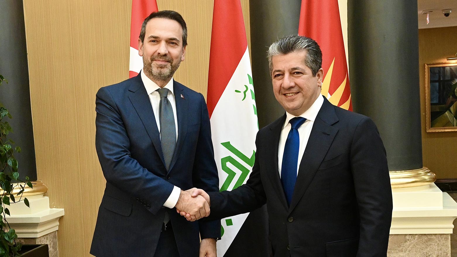 رئيس حكومة إقليم كوردستان مسرور بارزاني ووزير الطاقة التركي ألب أرسلان بيرقدار