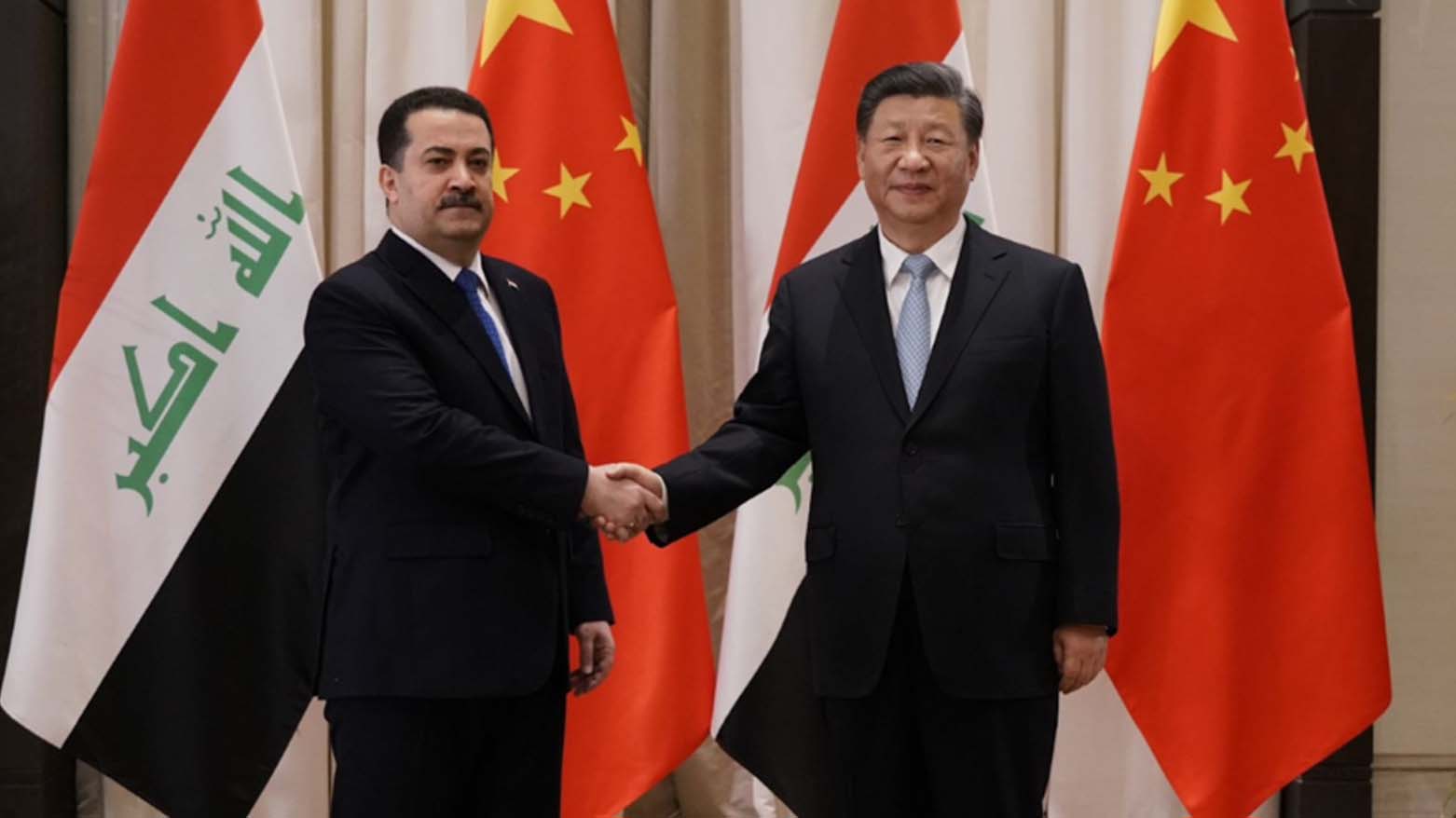 Iraqi Prime Minister Mohammed Shia' al-Sudani (left) shaking hands with Chinese President Xi Jinping in Saudi Arabia's Riyadh, Dec. 9, 2022. (Photo: Iraqi premier's office)