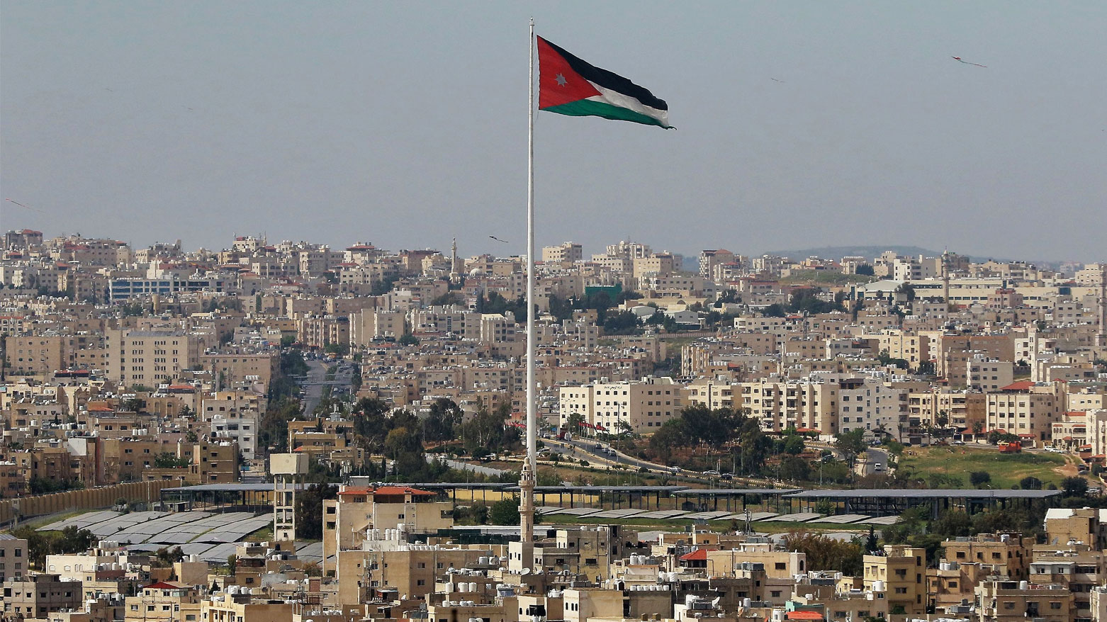 الأردن يطلب من مواطنيه مغادرة لبنان 