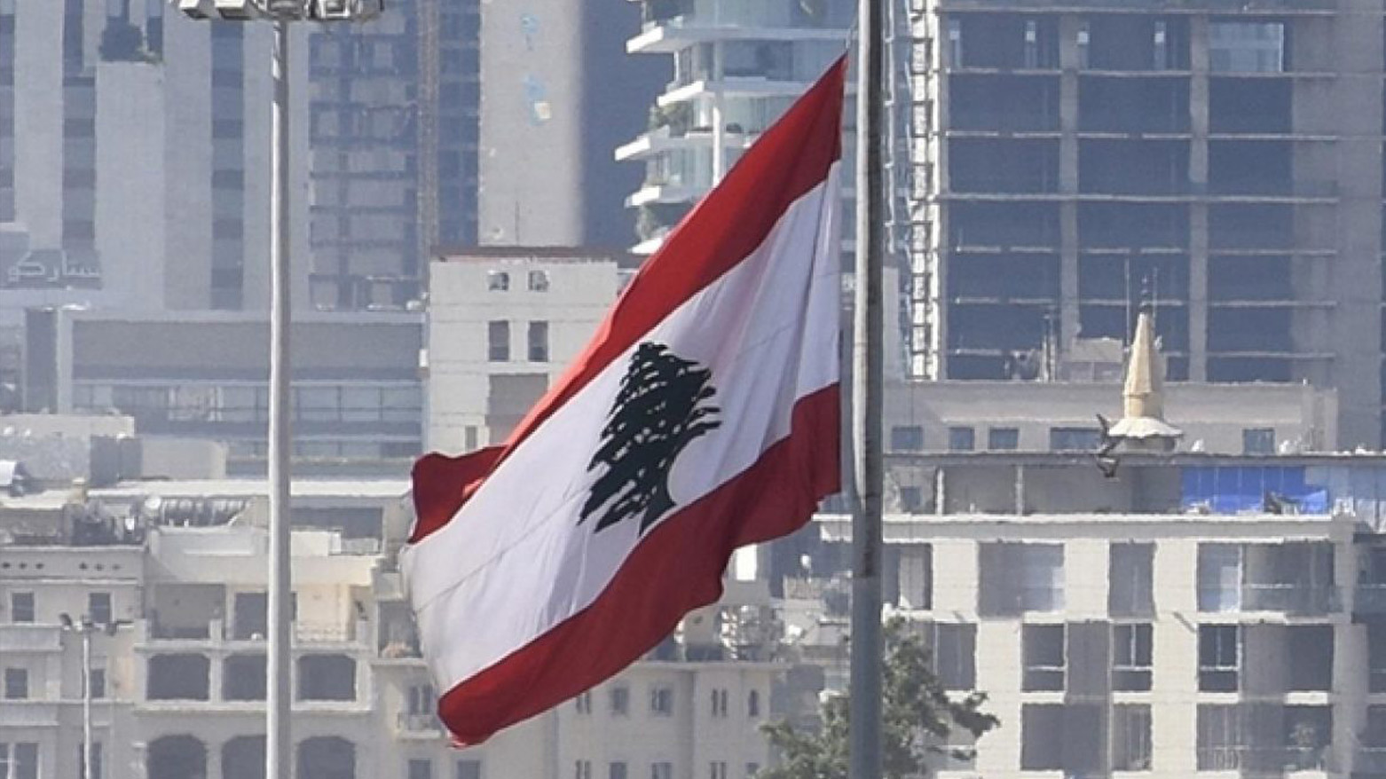 تزايد الدعوات إلى مغادرة الرعايا الأجانب لبنان