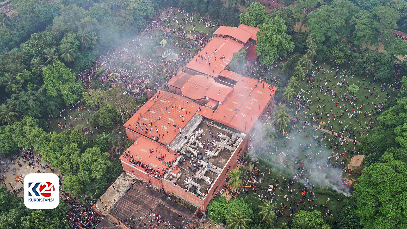 بنغلادش تحت سيطرة الجيش وقادة الاحتجاجات يطالبون بتولي محمد يونس الحكومة المؤقتة