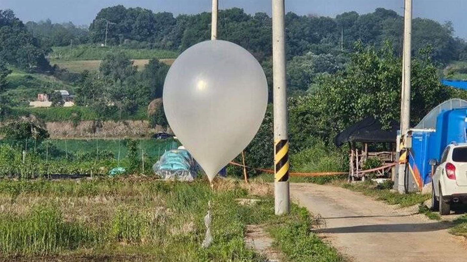 كوريا الشمالية تمطر جارتها الجنوبية بـ 240 بالون نفايات