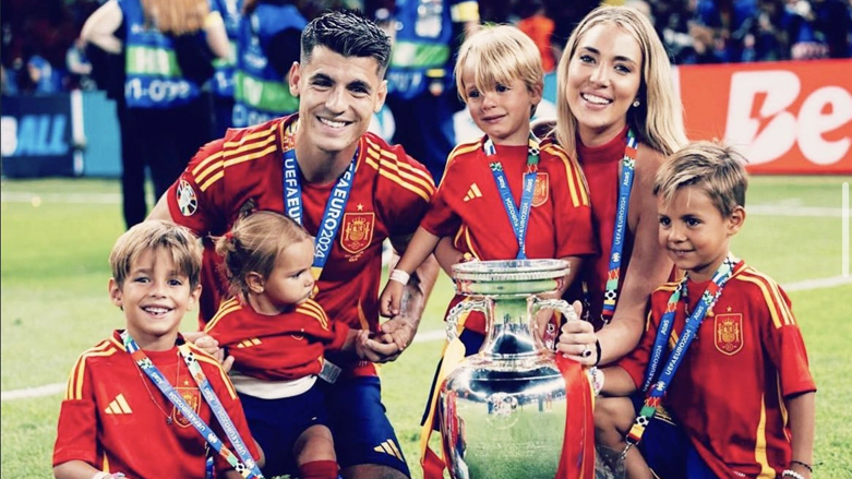 ئەلڤارۆ مۆراتا لەگەڵ خێزان و منداڵەكانی