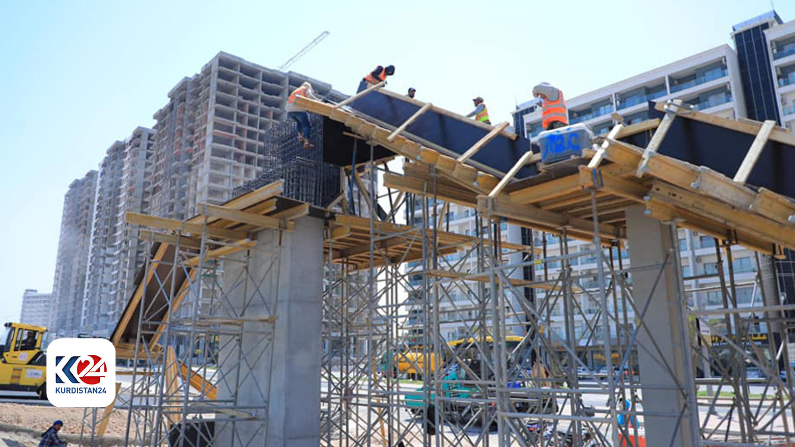 پردی کۆنکرێتی بۆ پیادەڕۆیی لەسەر شەقامی 150 مەتریی هەولێر