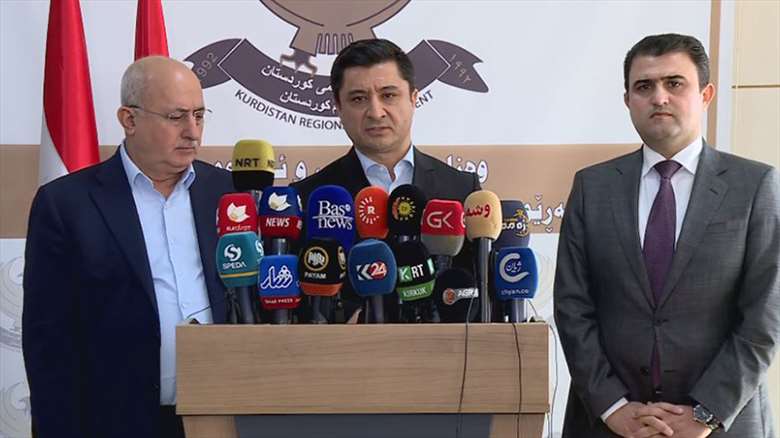 Khalid Shwani (center), the KRG's Minister of State for Negotiation Affairs with the Federal Government, speaks at a press conference held with members of the negotiating delegation in Erbil. (Photo: Kurdistan 24)