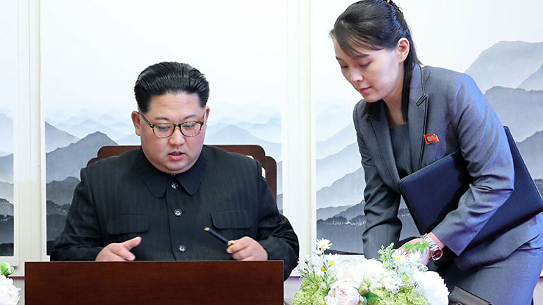 Kim Jong-un ve kız kardeşi Kim Yo-jong