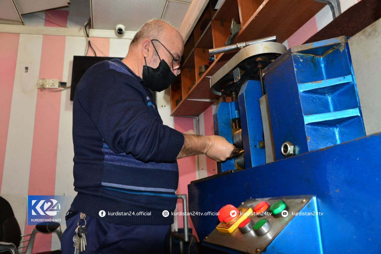 حاجی احمد کرخی، طلاساز کُرد