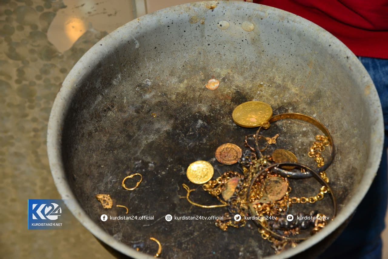 حاجی احمد کرخی، طلاساز کُرد