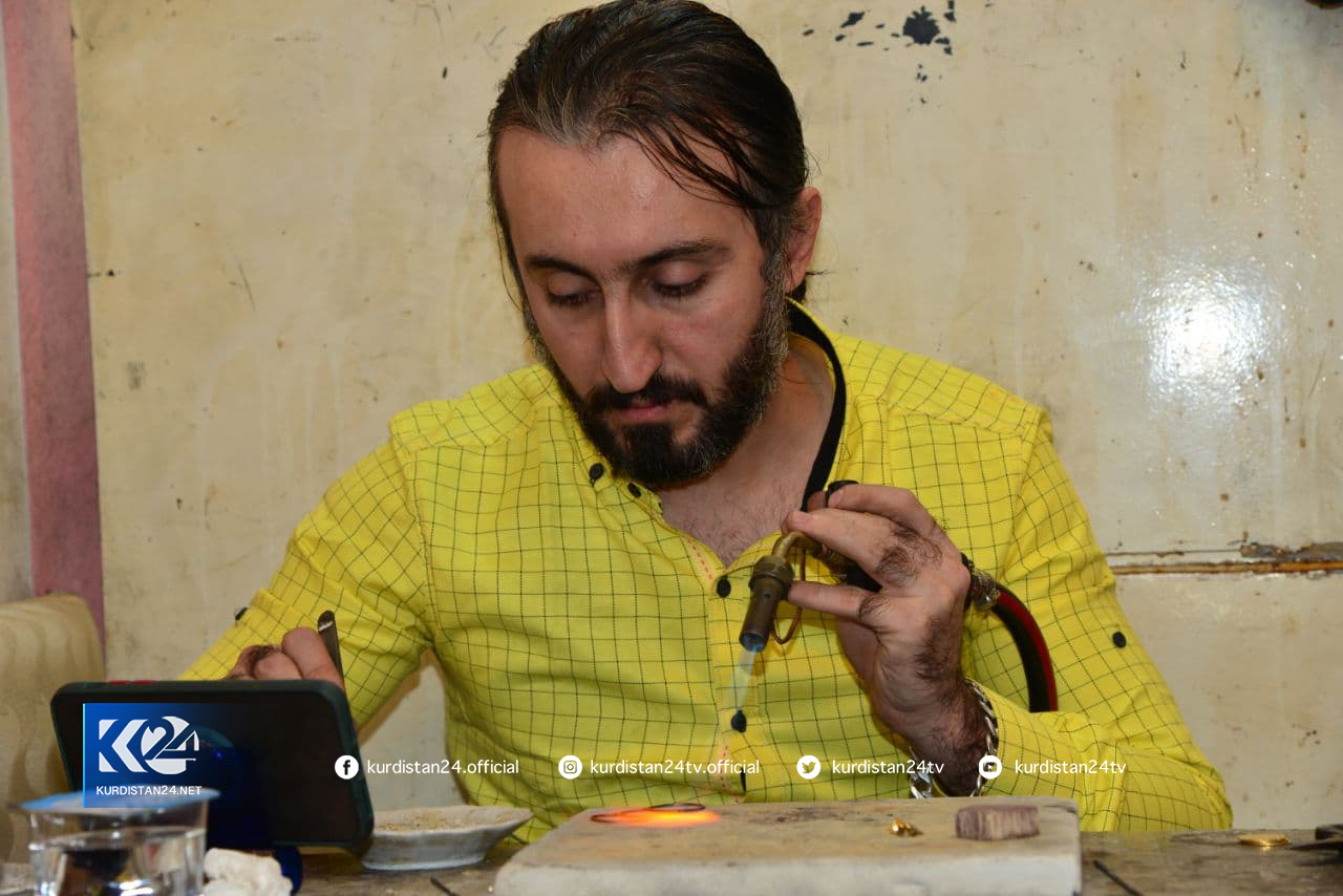 حاجی احمد کرخی، طلاساز کُرد