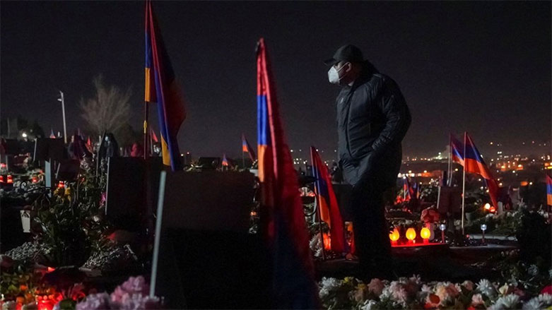 Ermenistan'da halk Paşinyan'ın istifasını istiyor