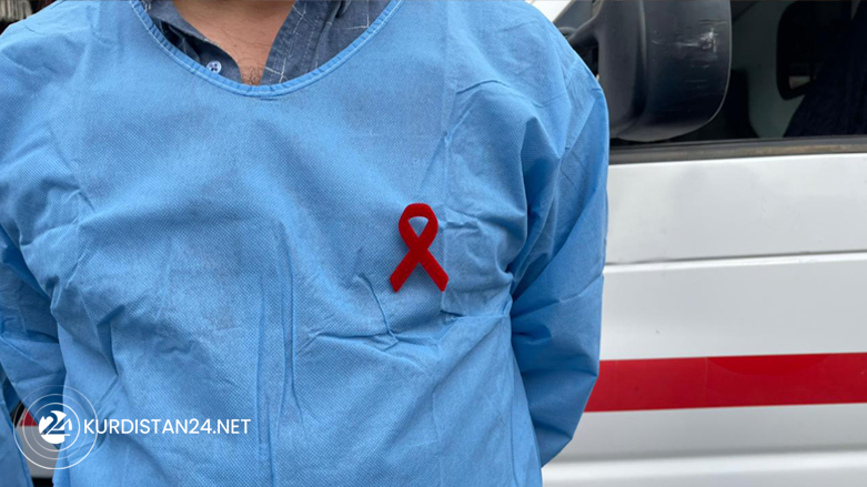 A health care worker in Erbil wearing a red ribbon to mark World AIDS Day, Dec. 1, 2021. (Photo: Hero Mawuludi/Kurdistan24)