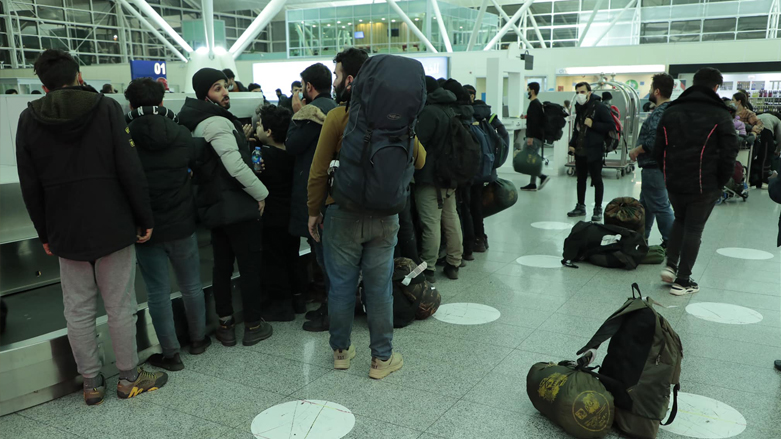 Returning migrants claiming their luggage at Erbil International Airport, Nov. 27, 2021. (Photo: Media and Information/KRG)