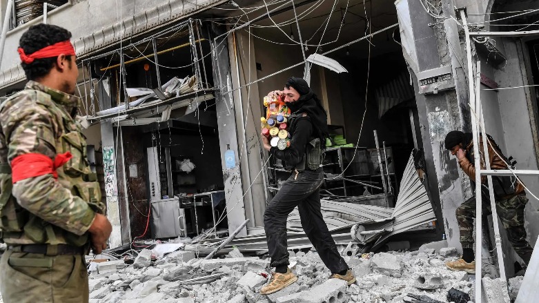 Turkish-backed Syrian rebels looting shops after seizing control in 2018 of Afrin, the Kurdish enclave in northwest Syria. (Photo: Bulent Kilic / AFP).