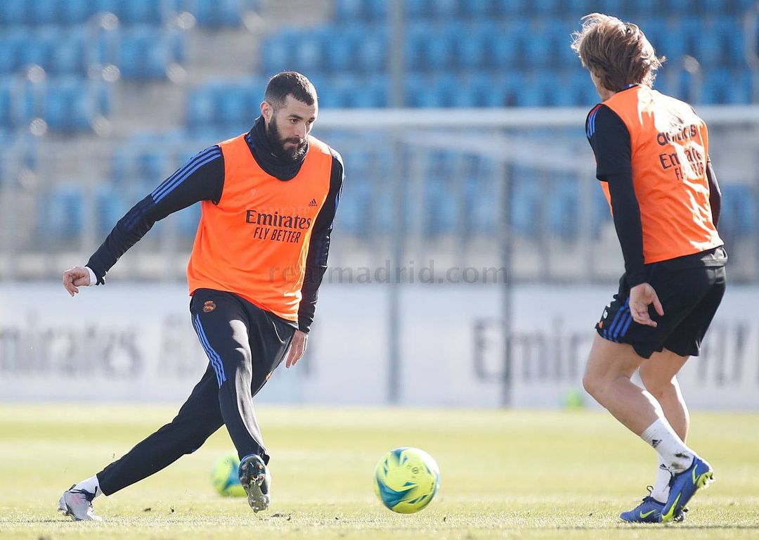 كه&zwnj;ریم بێنزێما هێرشبه&zwnj;ری فه&zwnj;ره&zwnj;نسی یانه&zwnj;ی ریال مه&zwnj;درید له&zwnj; راهێنانه&zwnj;كانی شه&zwnj;ممه&zwnj;، 11 دێسێبه&zwnj;ری 2021