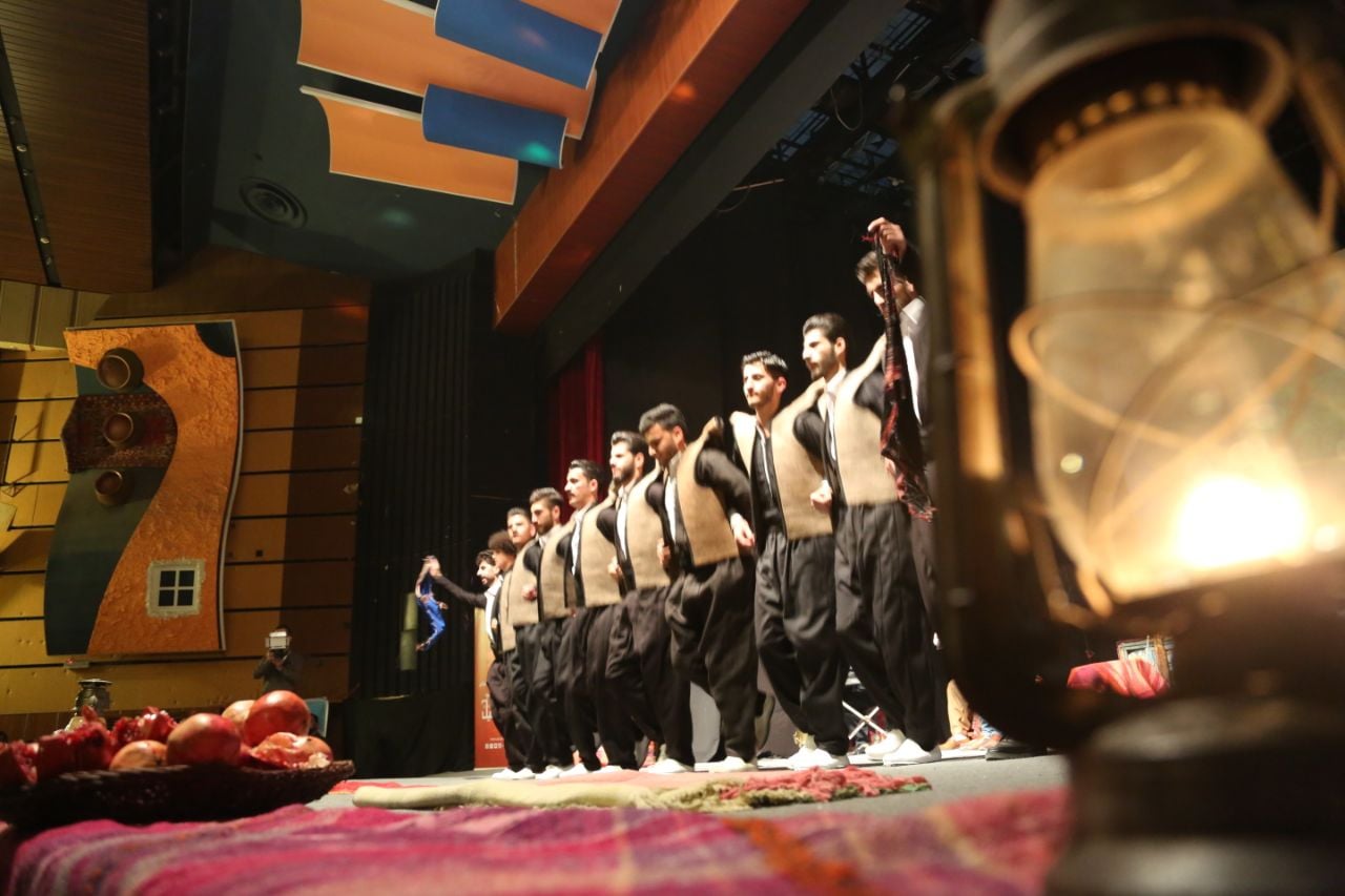 رقص و پایکوبی بە مناسبت شب یلدا در سالن فرهنگ سلیمانیە