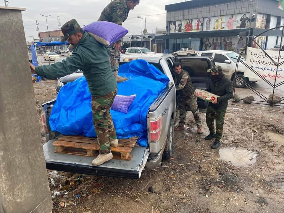 هاوكاریكردنی زیانلیكه‌وتووانی لافاوه‌كه‌ی هه‌ولێر له‌لایه‌ن هێزه‌كانی پێشمه‌رگه‌