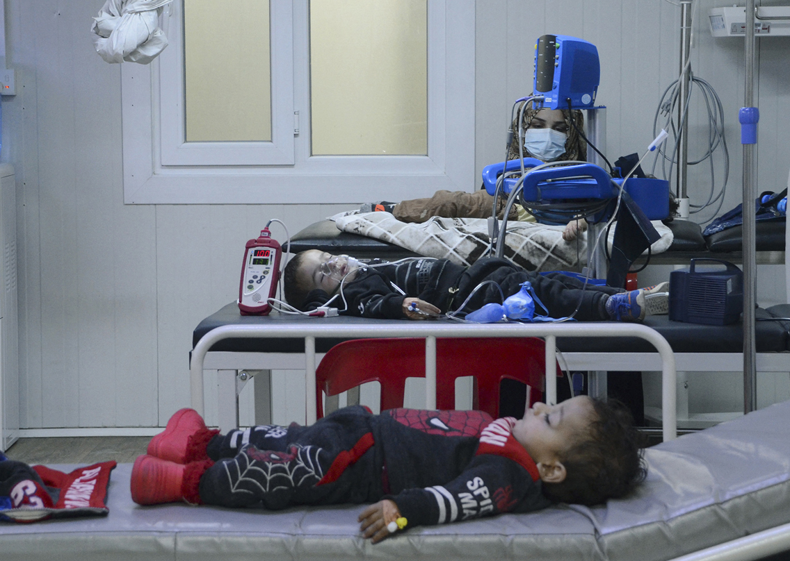 Children receive treatment at the Nablus hospital, run by Doctors Without Borders (MSF), in Iraq's northern city of Mosul, Dec. 16, 2021. (Photo: Zaid al-Obeidi/AFP)
