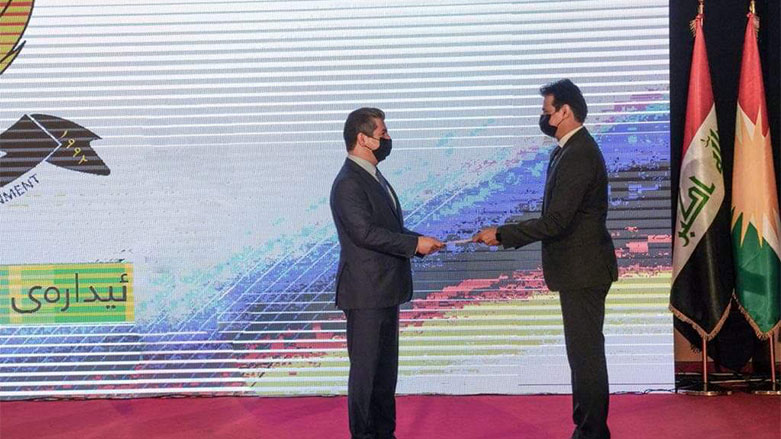 مه&zwnj;سرور بارزانی، سه&zwnj;رۆكی حكومه&zwnj;تی هه&zwnj;رێمی كوردستان له&zwnj; مه&zwnj;راسیمێكدا